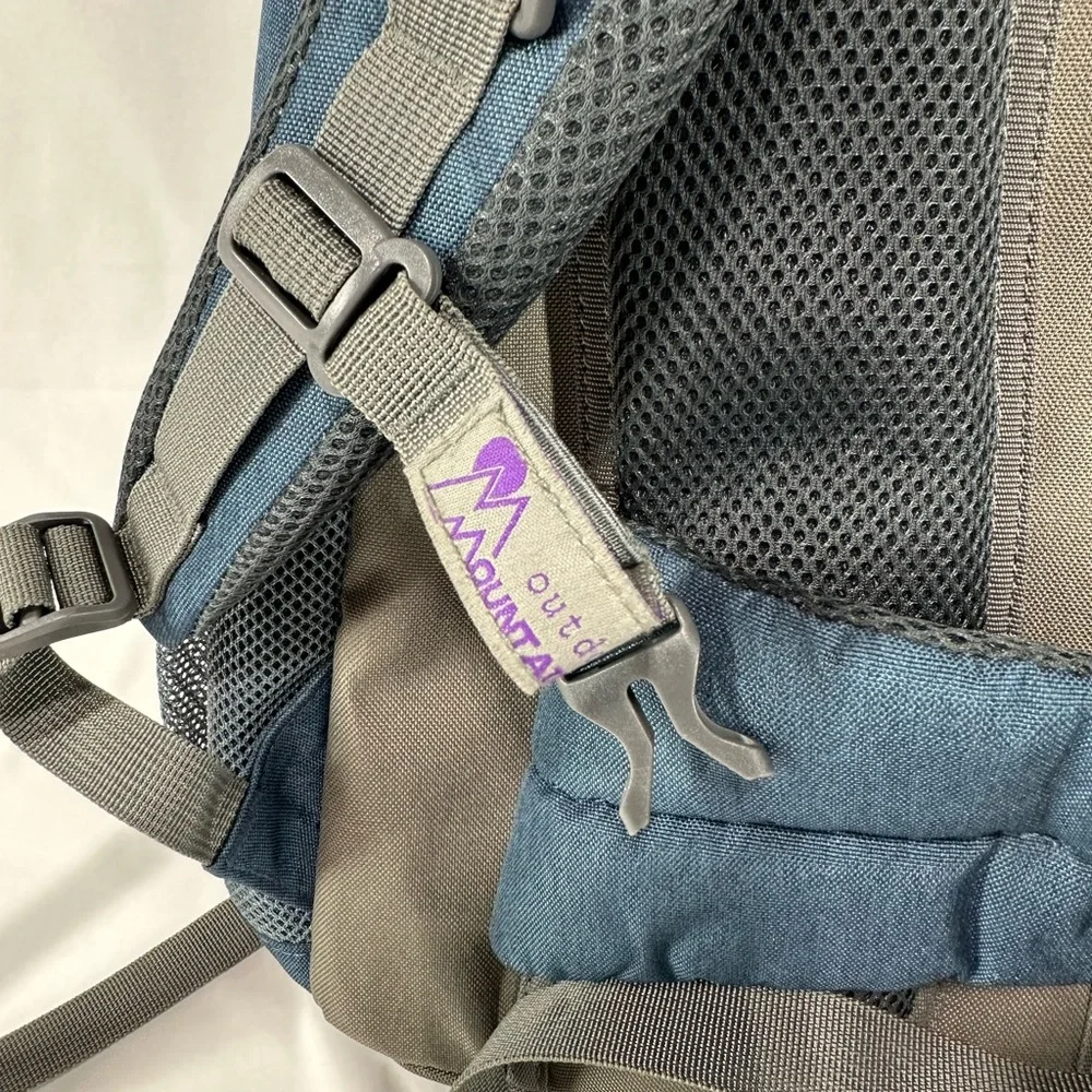 #147 Outdoor Adventure Mountain Top Backpack Traveling 40L w/ Raincover